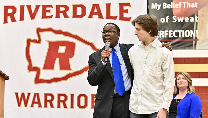 MTSU president awards $2,500 scholarship to Riverdale student