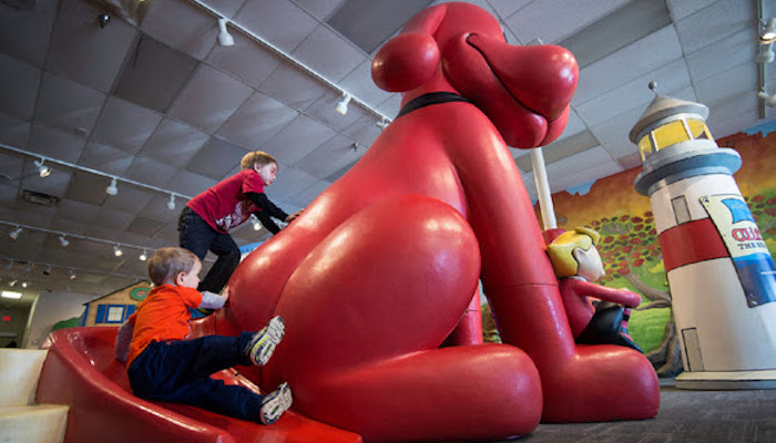 Clifford the Big Red Dog at Discovery Center