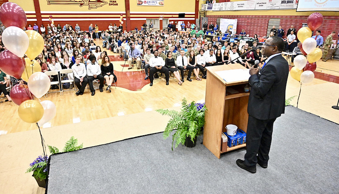 MTSU President McPhee and Riverdale seniors
