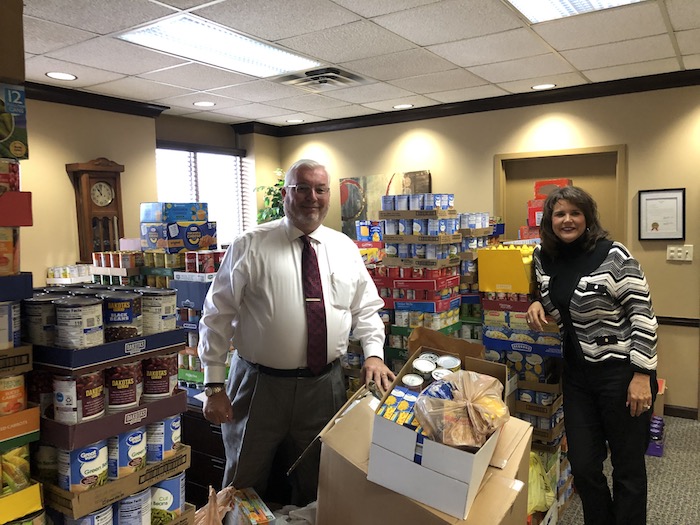 Smyrna Christmas Parade and Smyrna Fire Department Shatter Records in Annual Food Drives