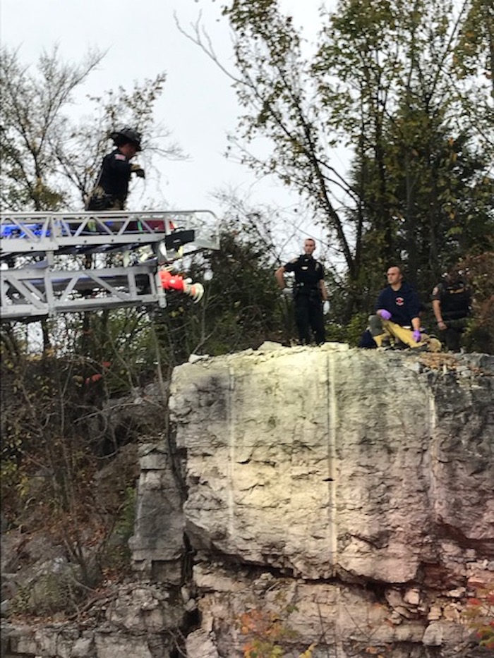 Man Rescued by LPD, LFRD After Interstate Rollover