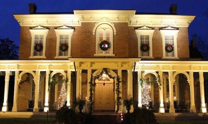 Oaklands Mansion at Christmas