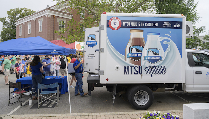 MTSU Creamery Saturday market crowd