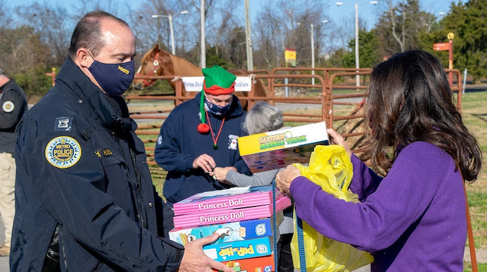 Metro Police Offer Zoo Tickets for Donated Toys