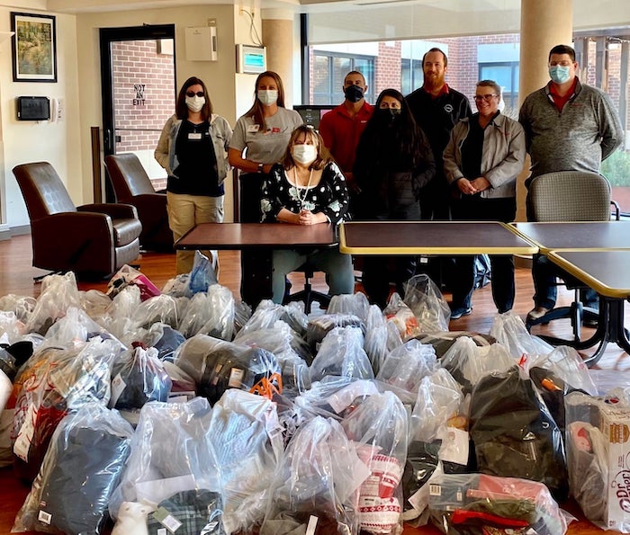 Nissan donates Christmas gifts to Tennessee State Veterans’ Homes