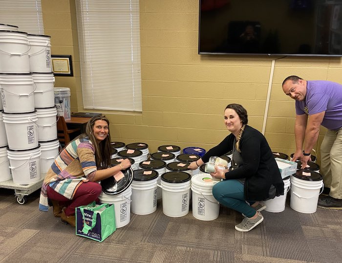 Overall Creek Elementary helps Ukrainian Refugees
