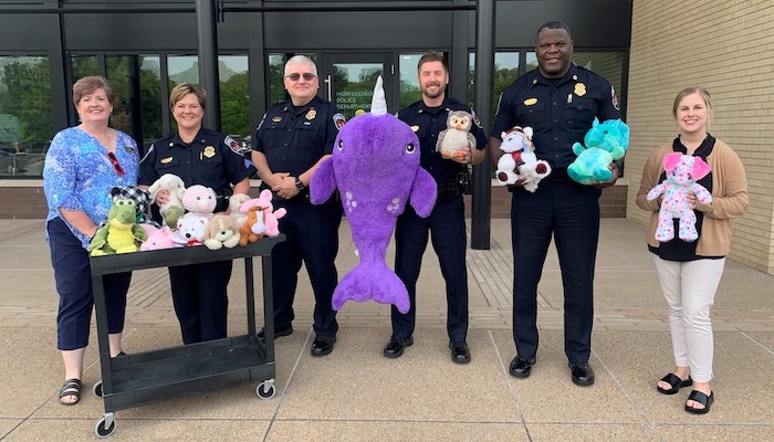 Local Church Donates Stuffed Animals to MPD