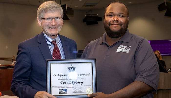Vice Mayor Bill Shacklett Recognizes Parks Employees with STARS Award