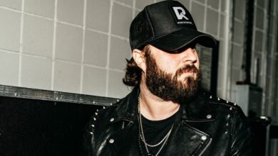 Country artist Nate Smith performing live